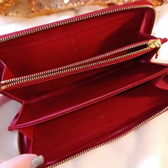 Authentic Louis Vuitton Zippy Wallet - Picture 6 of 13